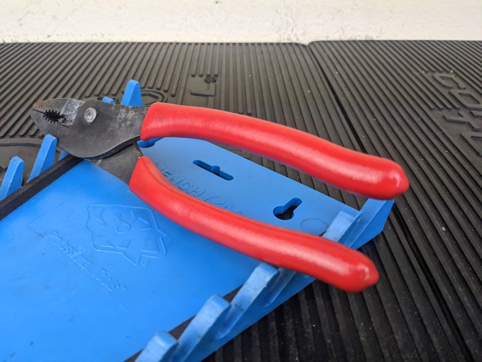 #av992 Snap On Tools USA 8-1/4″ Red Talon Grip Long Slip Joint Pliers 137CF