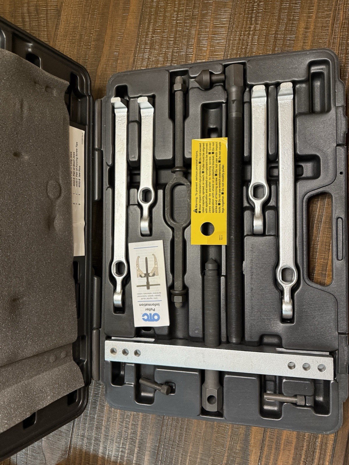NEW OTC 4532 – 7 Ton Multipurpose Bearing And Pulley Puller Set- New