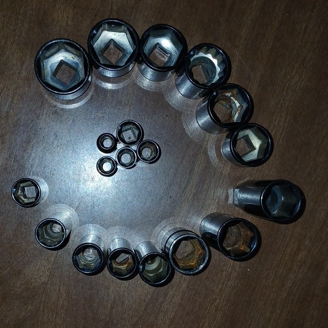 HUSKY Standard Size Impact Black Oxide Assortment Of Nineteen Sockets
