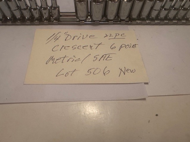 NEW – OPEN BOX CRESCENT 22 PC 1/4″ DRIVE 6 POINT METRIC / SAE SOCKET SET W/ RAIL