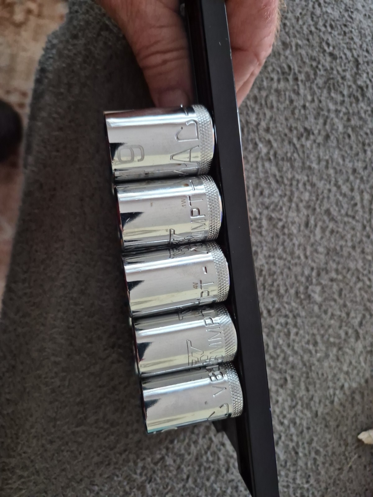 Mac Tools SVM106BRPT, 10mm- 19mm Standard Socket Set, 1/2″ Drive, 6 Point, 10pc.