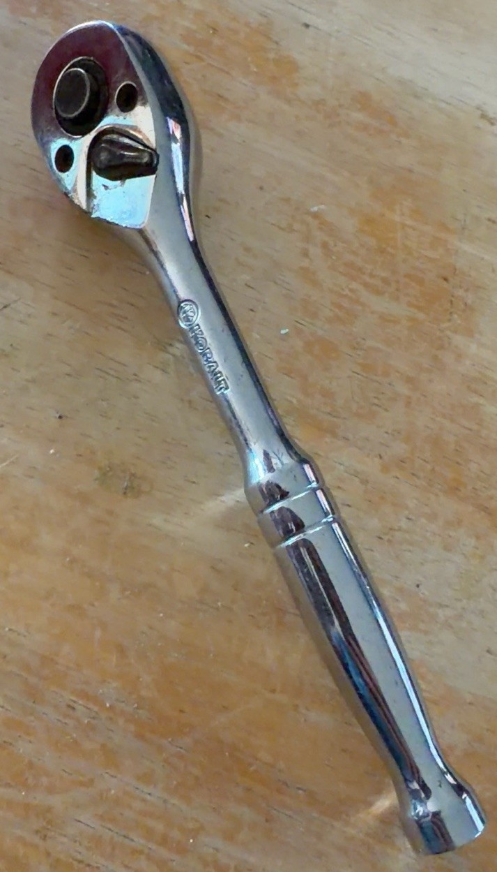 Nice Kobalt 337308 Polished Chrome 3/8″ Ratchet Socket Wrench Works great