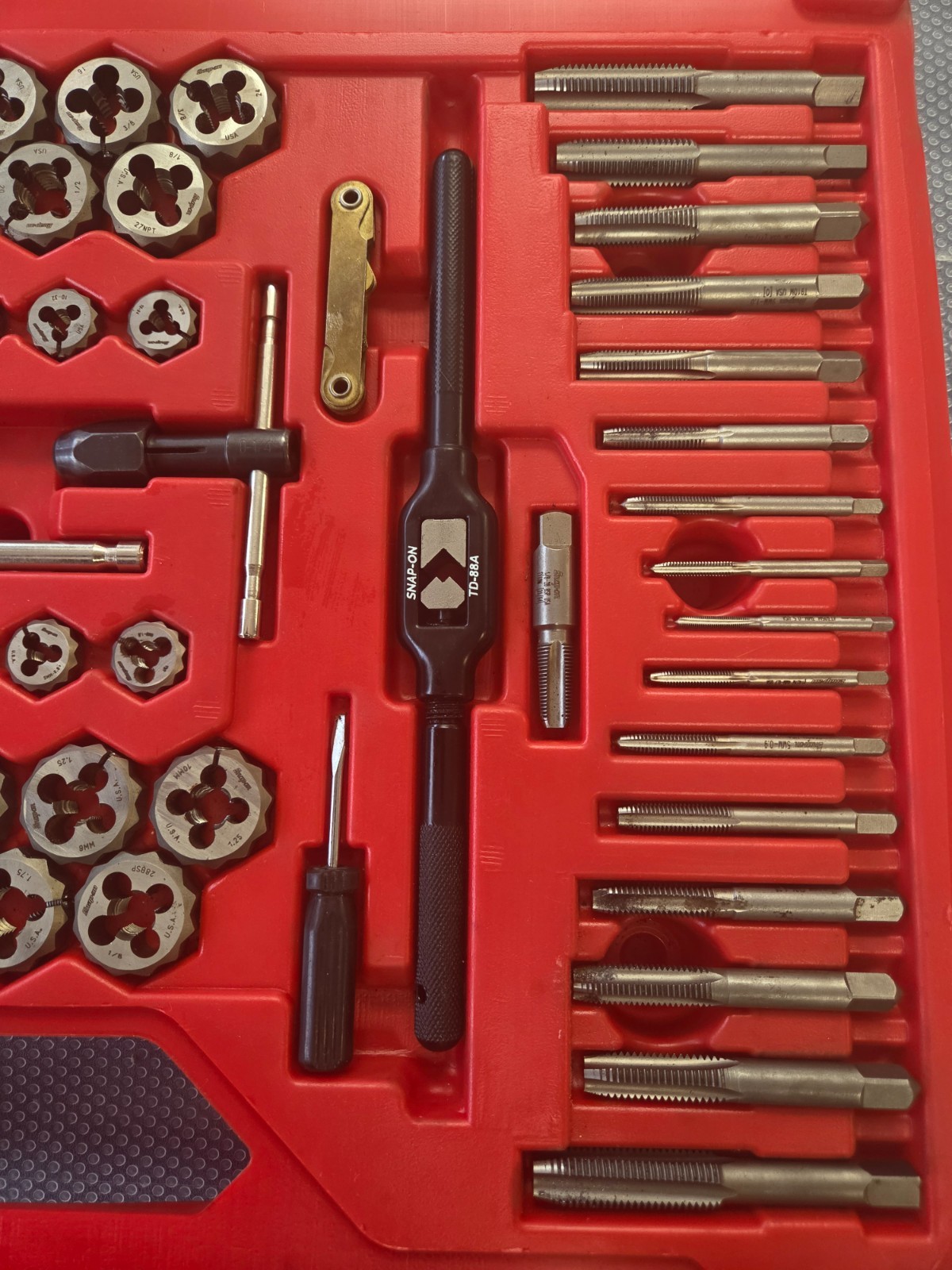 Snap-On 76 pc. Tap & Die Set Metric TDTDM500A