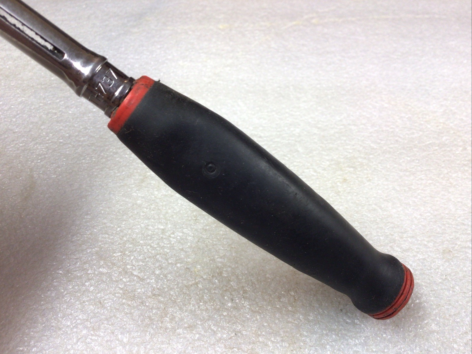 Snap-On TH737 -1/4″Dr., Round Swivel Head, Red Soft Grip Handle Ratchet-USA-NICE