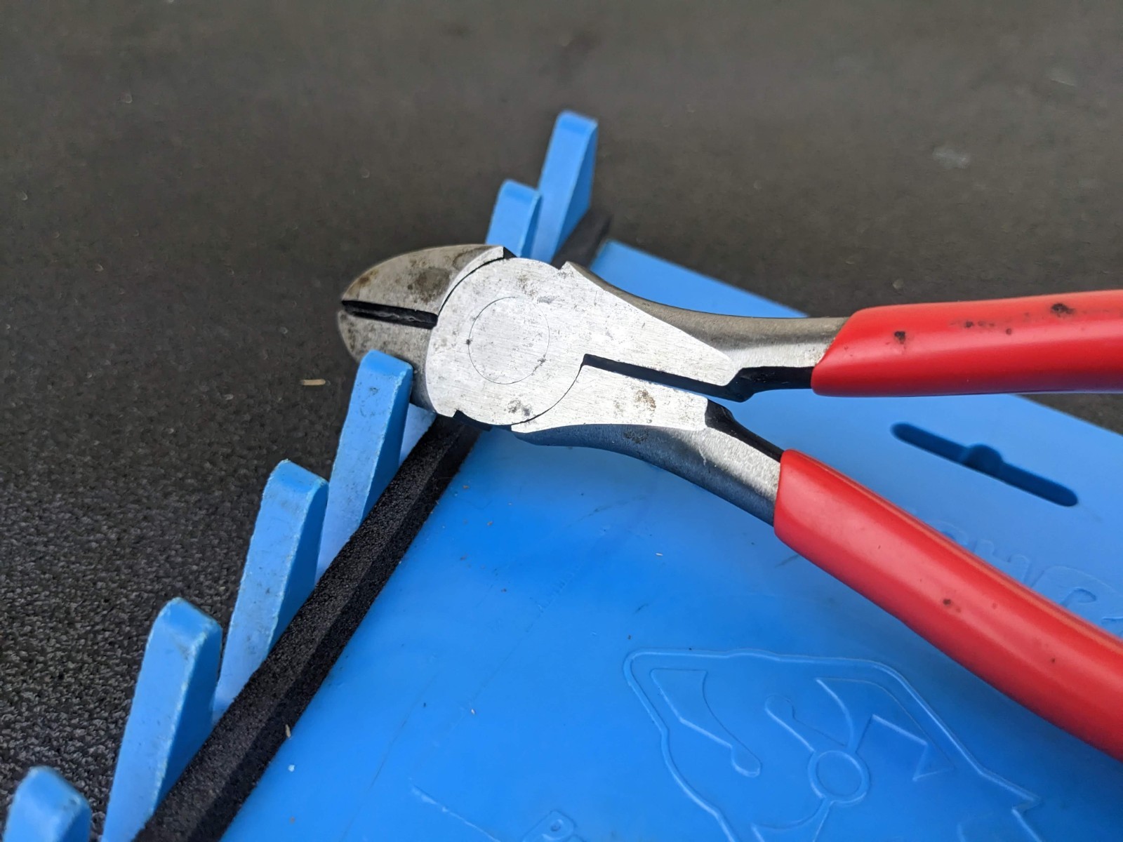 #bo500 Snap On 87ACP RED 7-1/2″ LONG soft cushion grip diagonal cutting Pliers