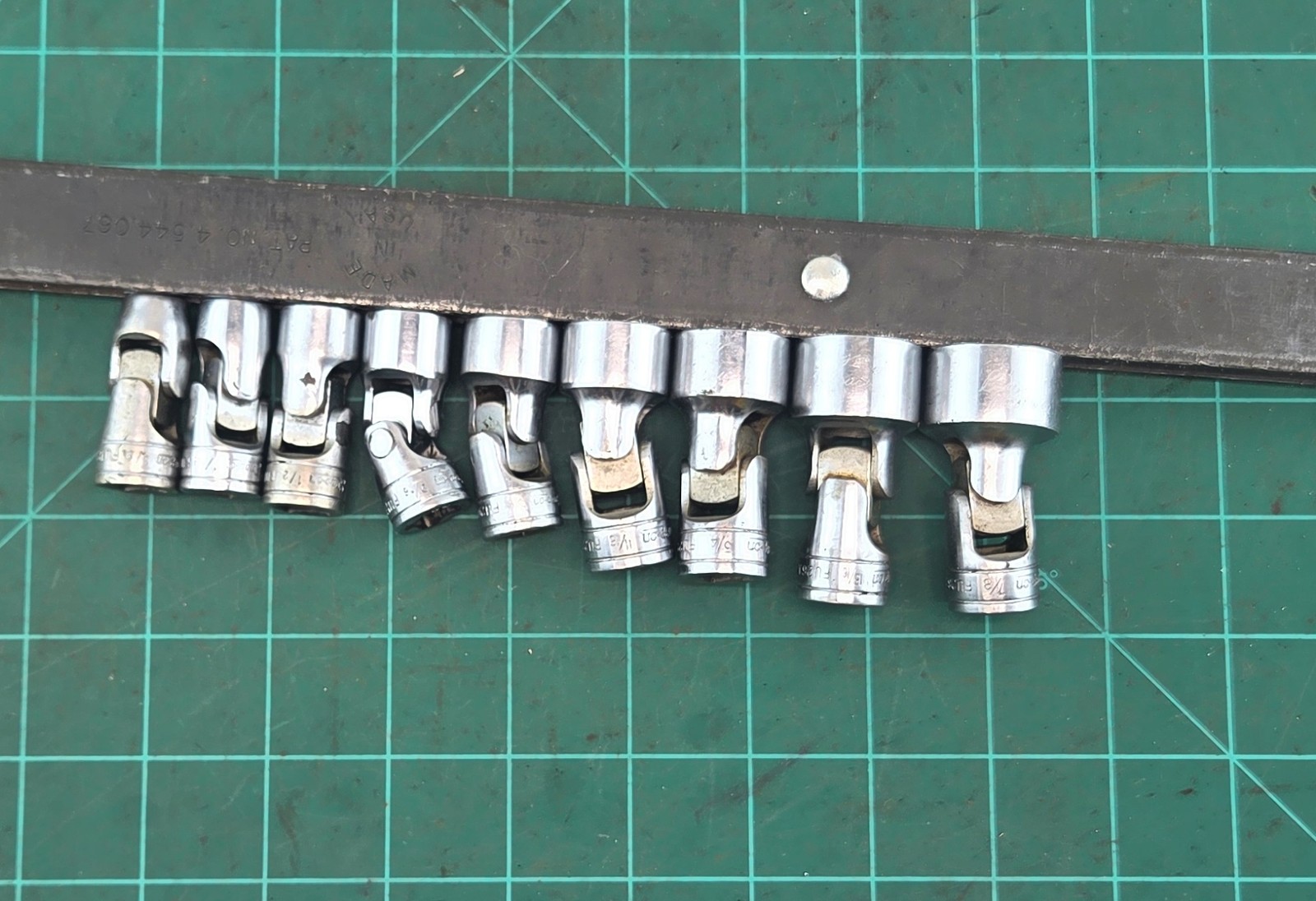 Snap On FU 3/8 Drive 9 Pc Universal Swivel 12Pt Shallow Socket Set 3/8″ – 7/8″