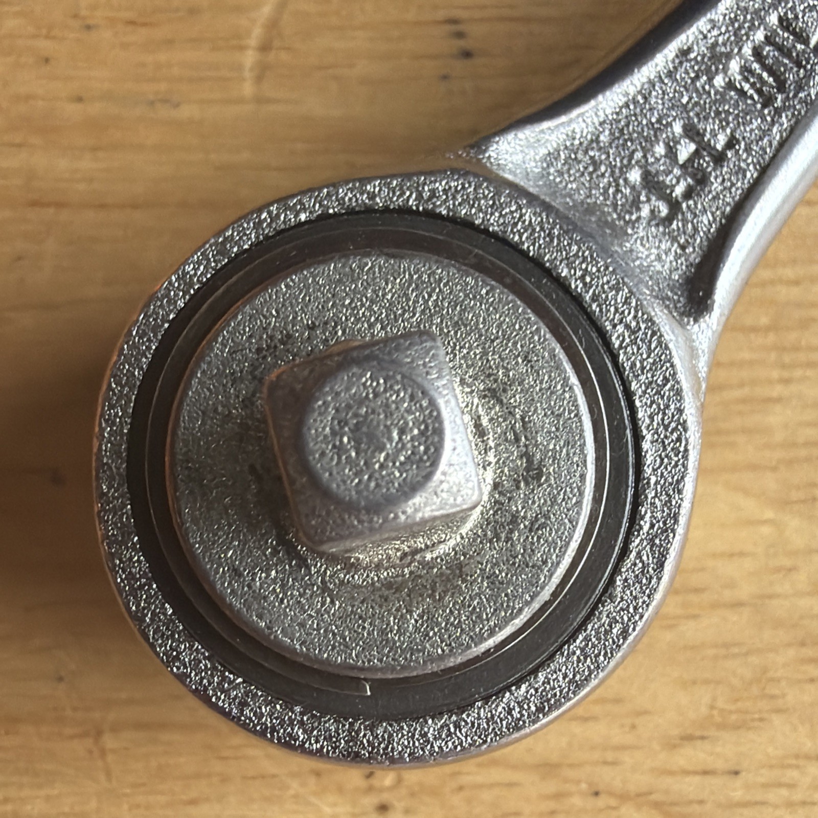 J.H. Williams 5″ Long Ratchet 1/4″ Drive Round Head Knurled Handle M-52 Vtg USA