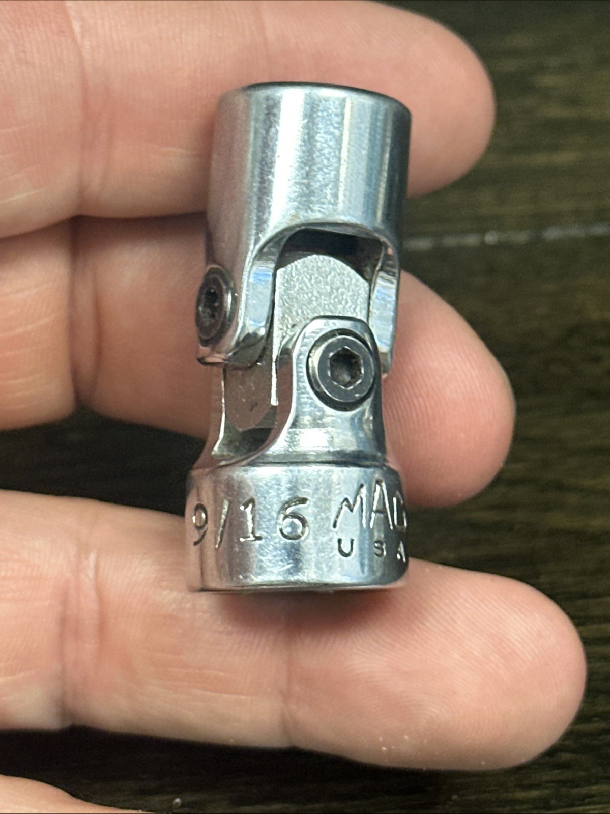 Mac Tools XU186 9/16″ 6Point Shallow Swivel Socket 3/8″ Drive – Made in USA