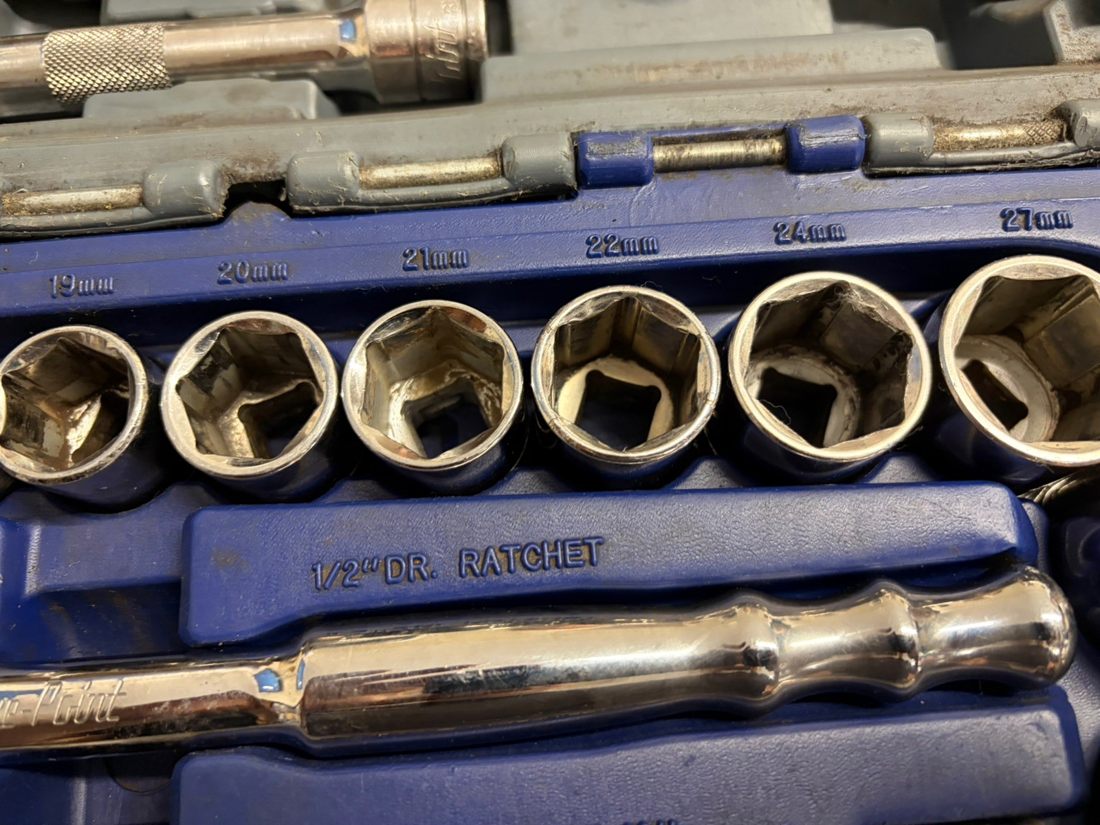 Blue Point 33 pc 1/2″ Drive SAE/Metric General Service Socket Set BLPGSS1233