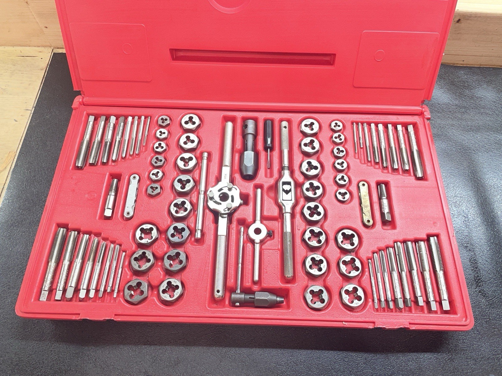 Mac Tools 76-Piece SAE Metric Tap & Die Set – USA Made