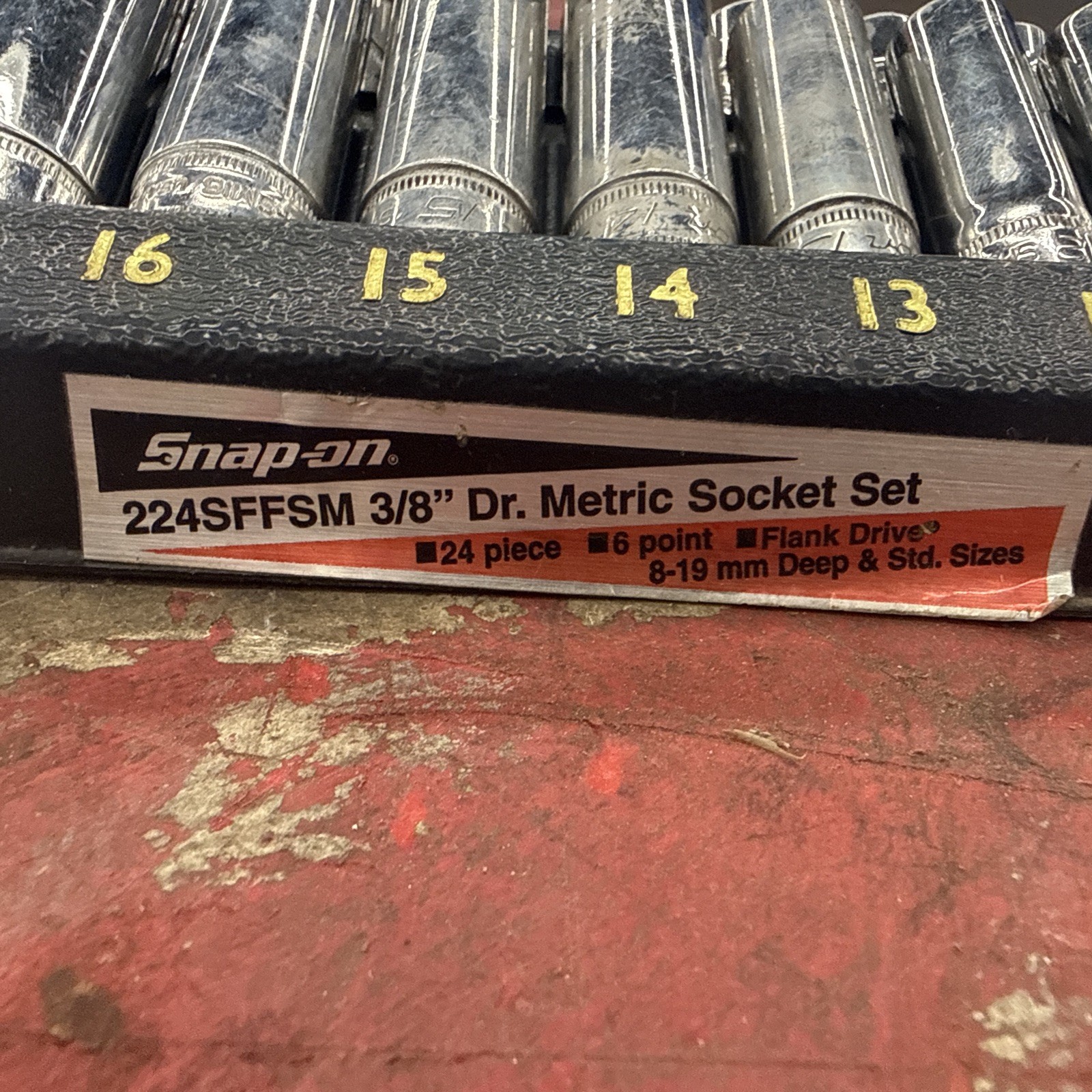 Snap-on 224SFFSM 3/8″ Drive Metric Shallow Deep 24Pc Socket Set (Damaged Tray)