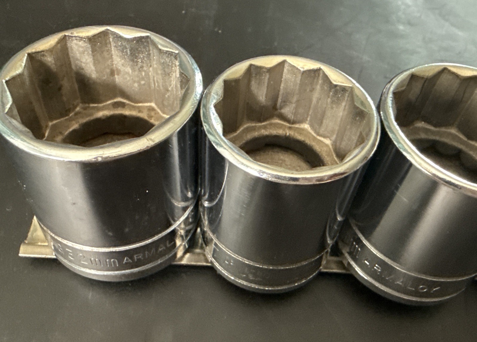 VINTAGE ARMSTRONG 15pc 1/2” Dr CHROME METRIC SOCKET SET STD 10mm – 32mm W/ RAIL