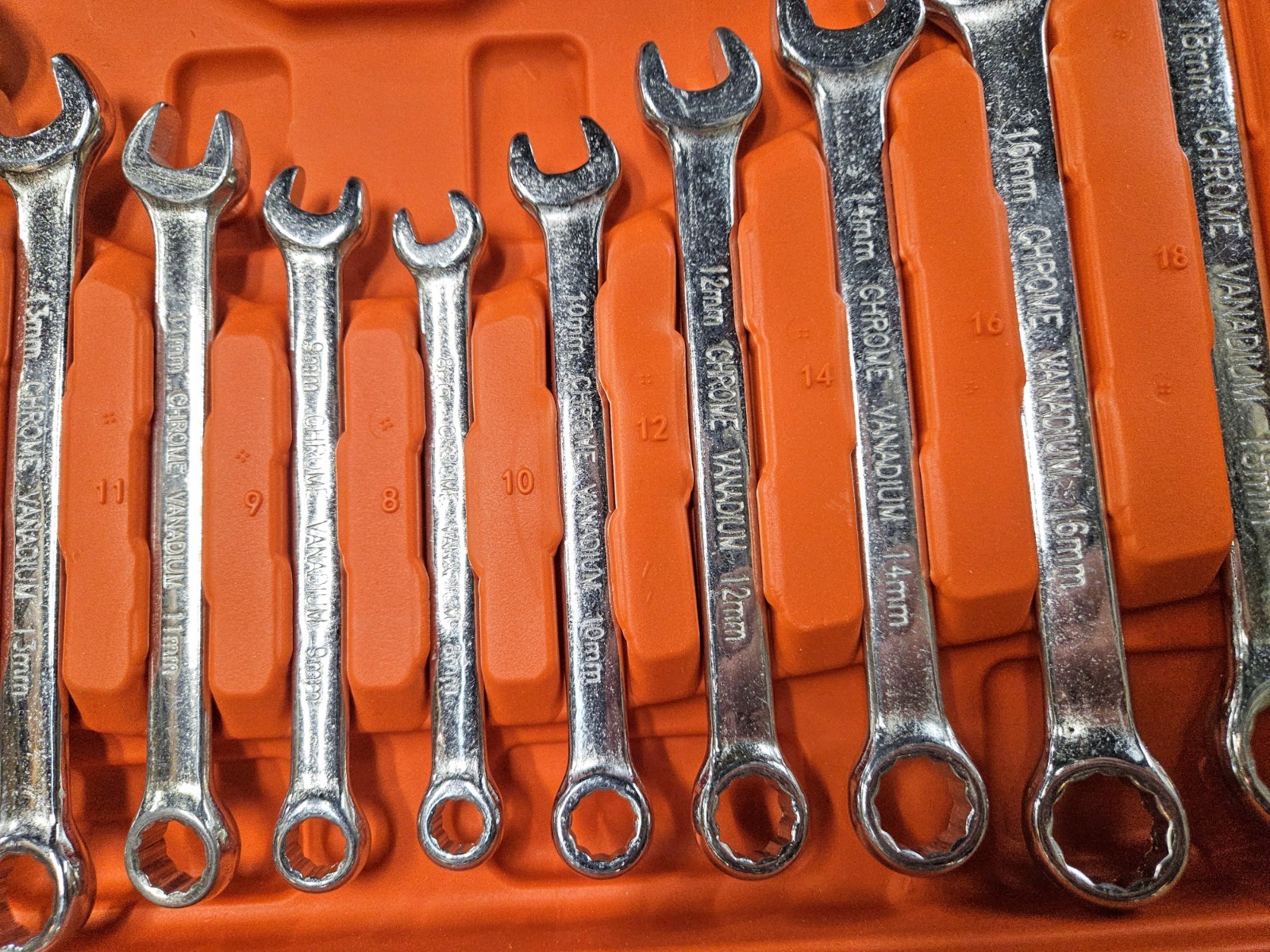 Mechanics tool kit. Socket Set, 1/2″ & 1/4″ Drive, Wrench Set Metric.