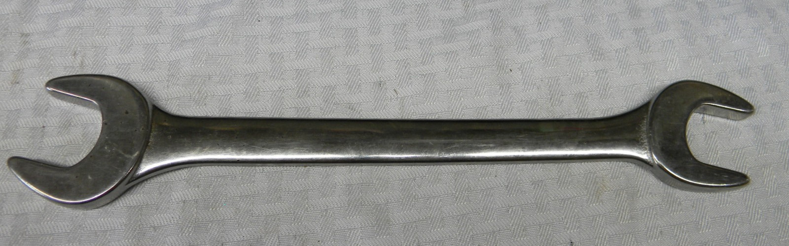 K-D TOOLS 27MM X 30MM DOUBLE OPEN-END WRENCH #61630 MADE IN THE USA 12-3/4″ OVL
