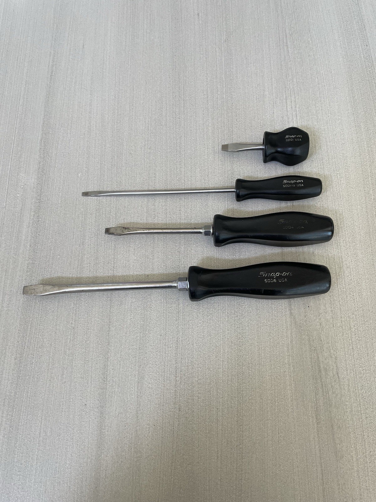 Lot Of 4 Snap On Screwdrivers SDD1 SDD146 SDD4 SDD6 Black Hard Handle Flat VTG