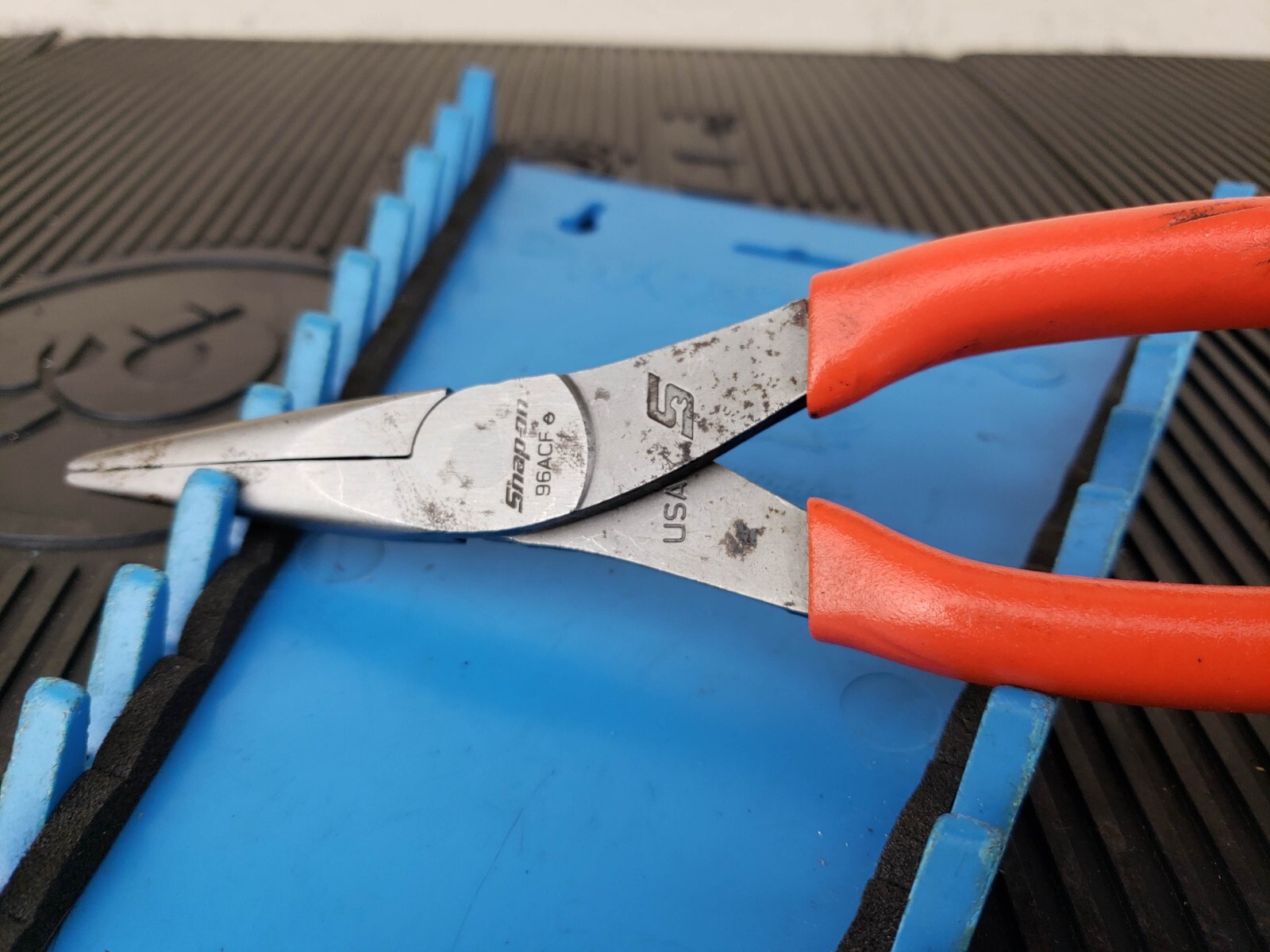 #be486 Snap On 96ACF – Talon Grip™ ORANGE NEEDLE Nose Pliers