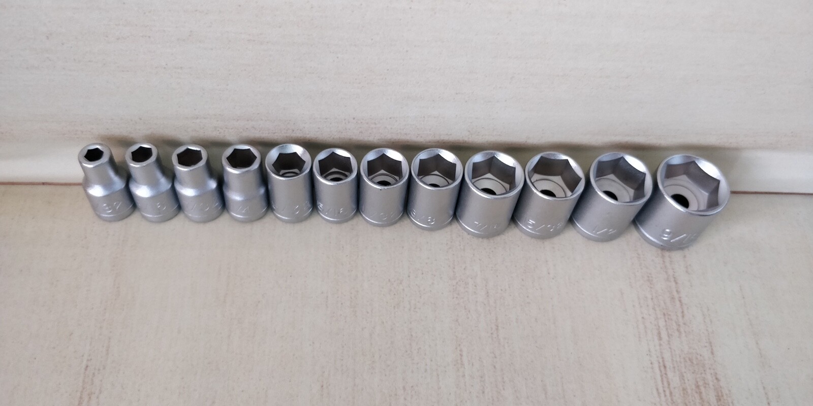 12 Pieces — Standard Socket Set — 5/32 through to 9/16 — 1/4″ Drive –6 Point
