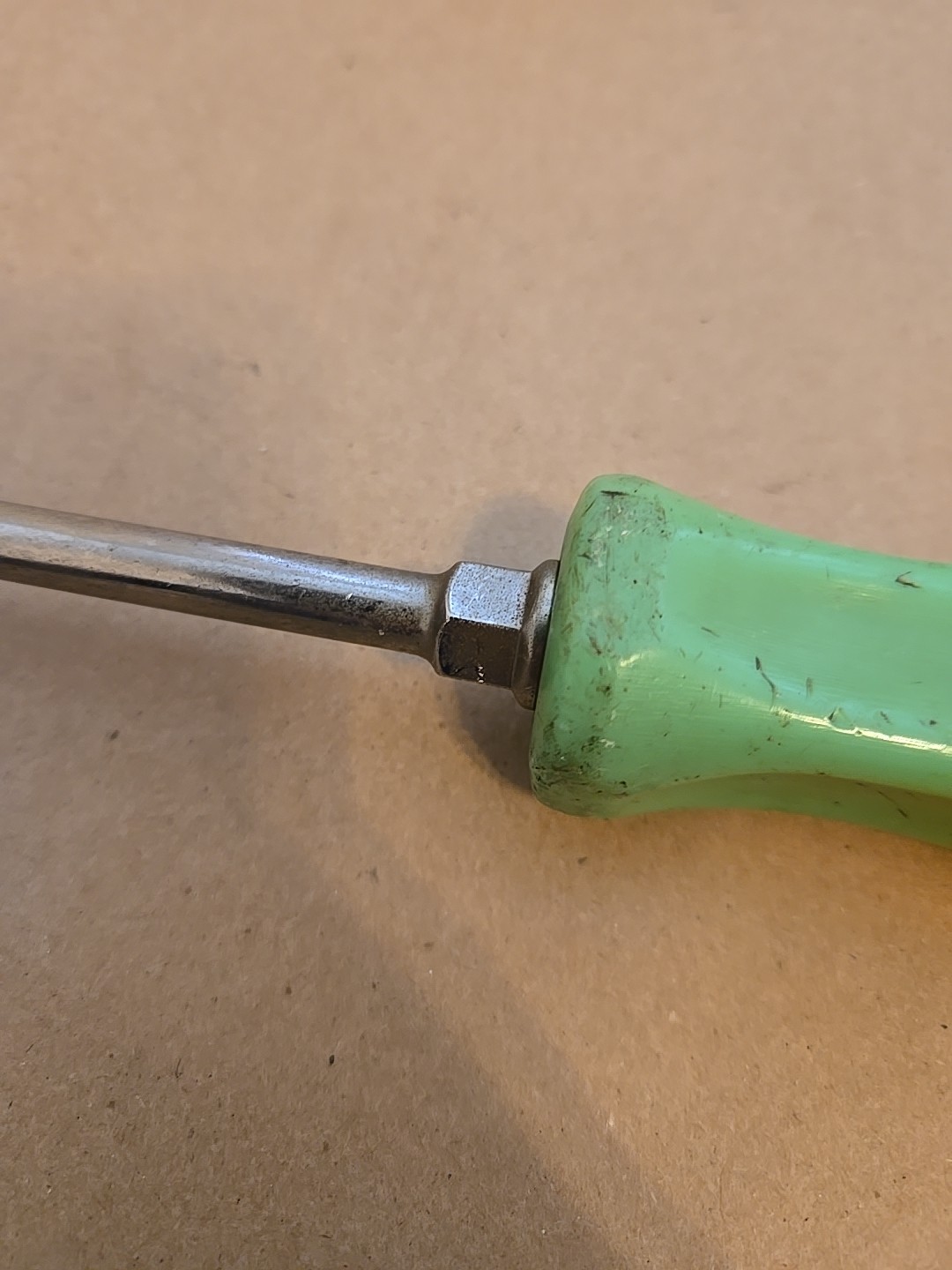 Snap On 5/16″×6″ Blade Screwdriver Green Hard Handle SDD6