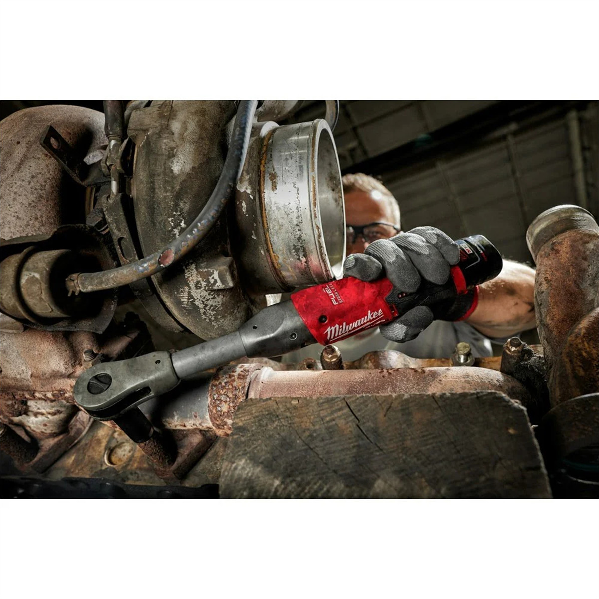 Milwaukee 2560-20 M12 FUEL 3/8″ Extended Reach Ratchet, Cordless Power