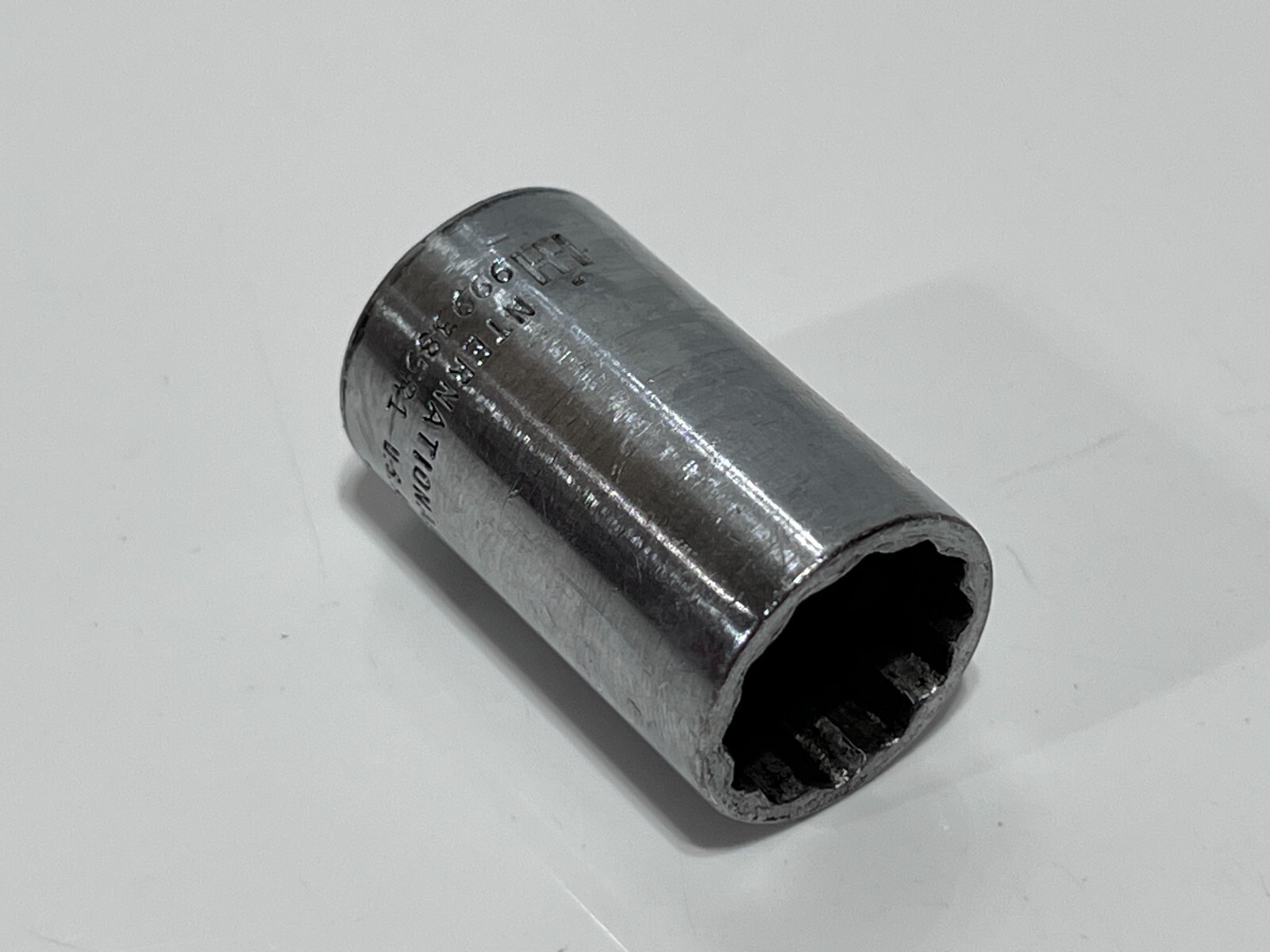 International Harvester IH USA 999385R1 SAE 5/8″ Socket – 1/2″ Drive – 12 Point