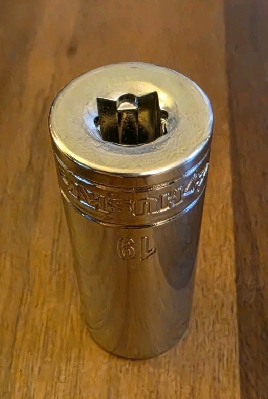 Husky 19mm Deep Well Socket 6 Point 3/8″ Drive China/Taiwan