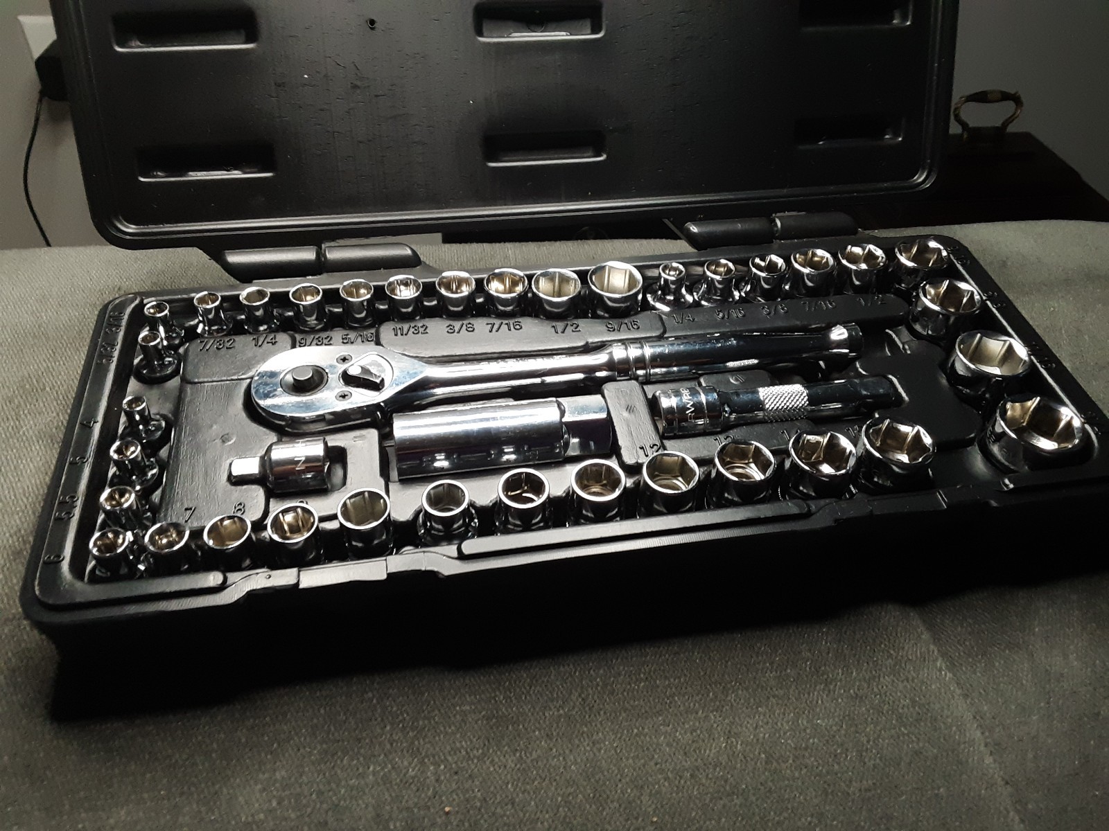 GearWrench 39 Piece 6pt Socket Set … Metric and SAE … 3/8″ and 1/4″