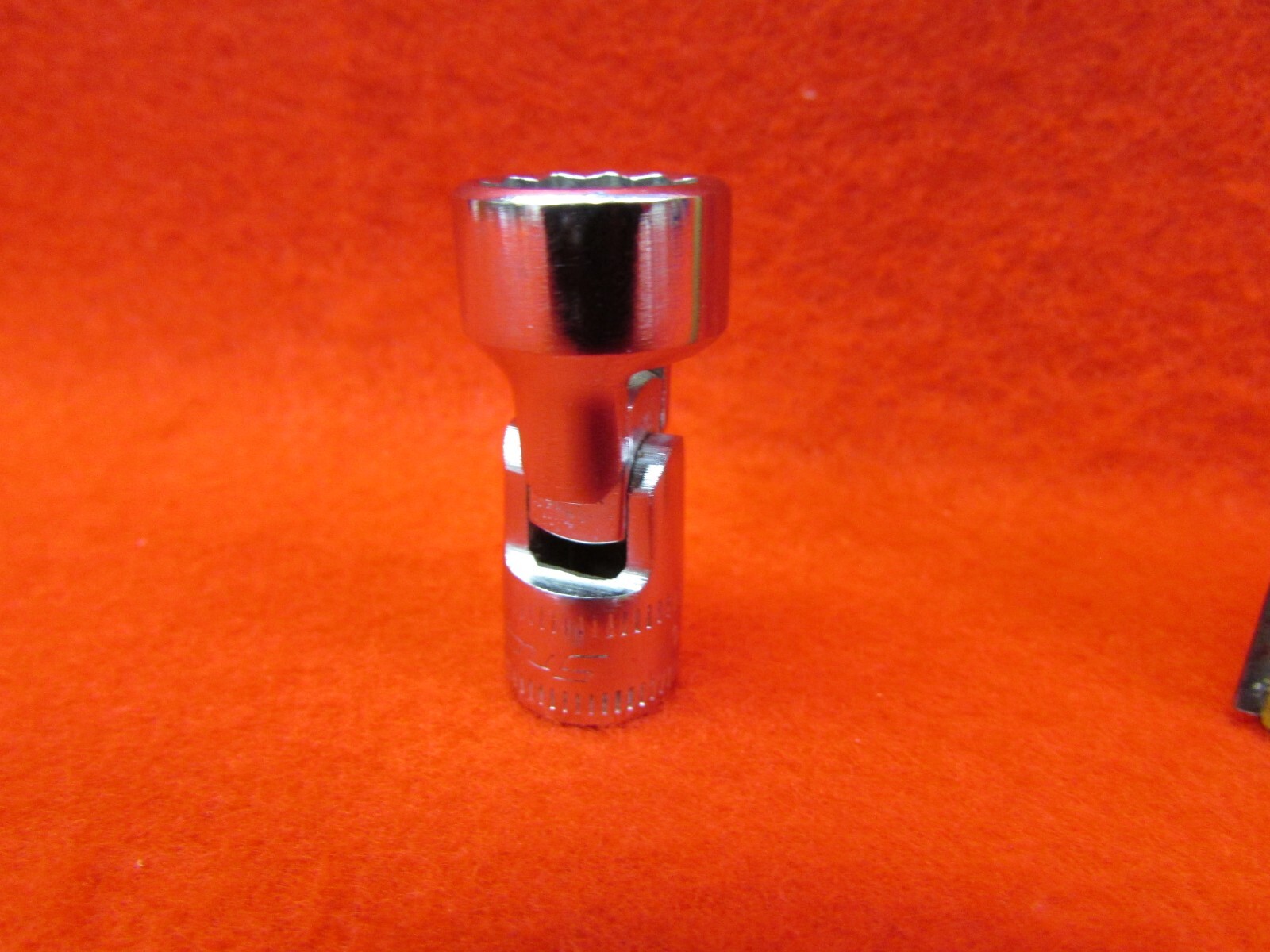 SNAP ON tools 11mm 12-Point 1/4″ Drive metric universal swivel socket TMUM11
