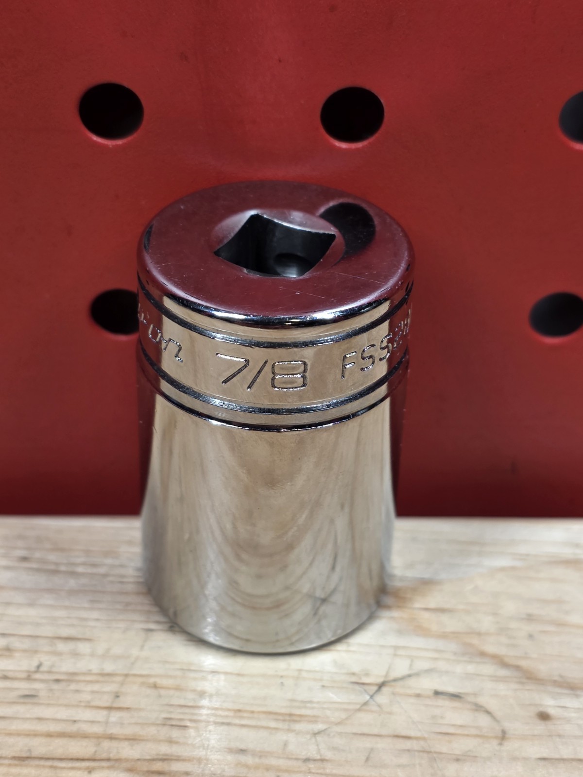Snap-on Tools FSS281 7/8″ SAE 3/8″ Drive 6-Point Semi-Deep Chrome Socket USA