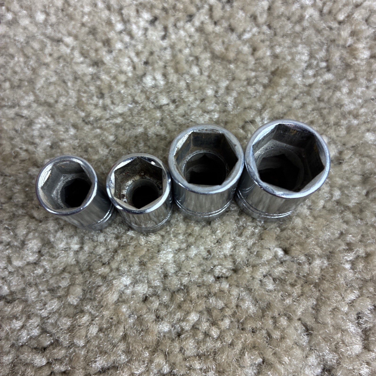 INDESTRO 1/4 Drive Ratchet/Socket Set SAE 15pcs. Good Condition Original Box