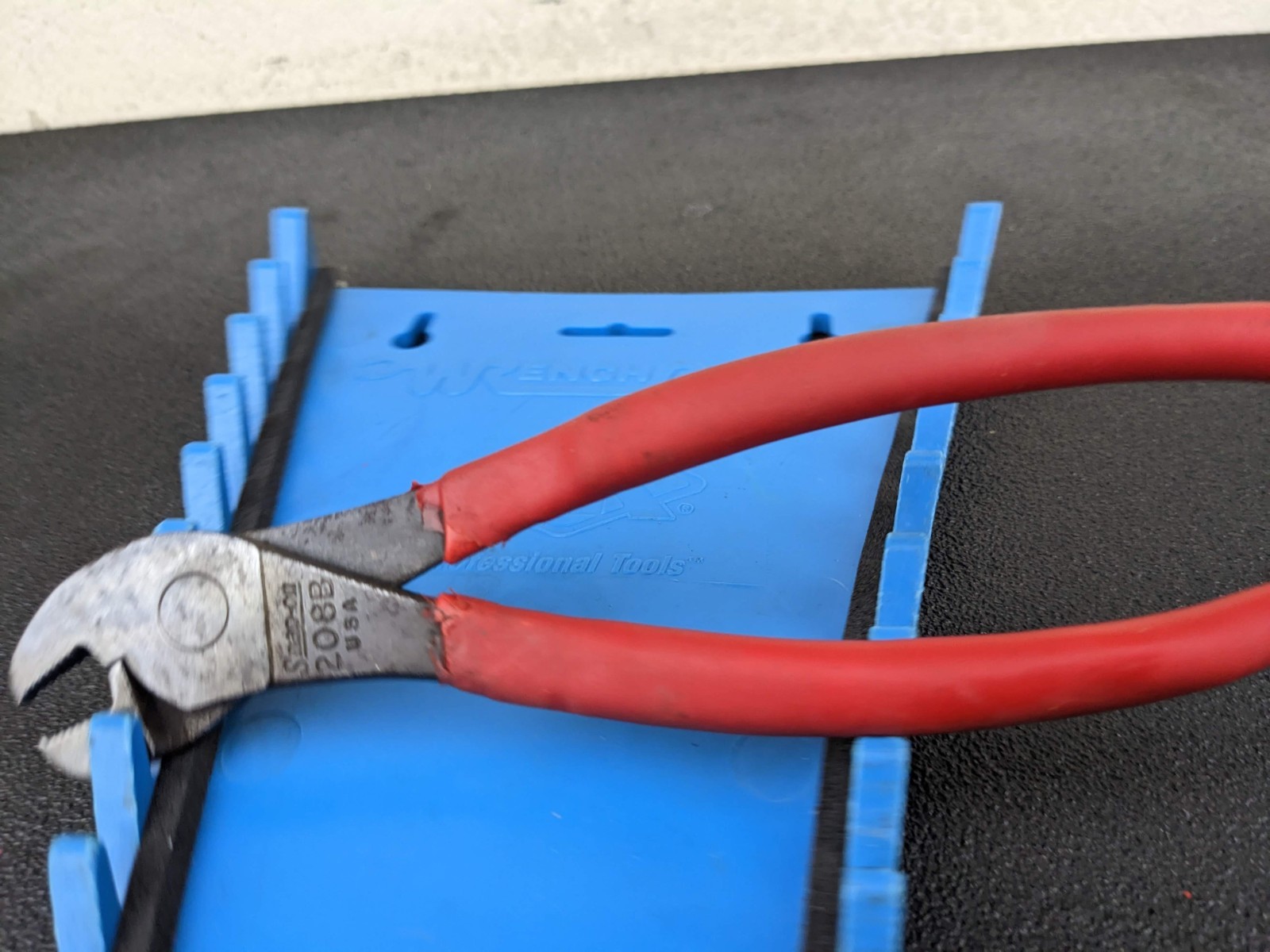 #bp290 Snap-on Tools USA 208B Battery Terminal Pliers, Red Grip