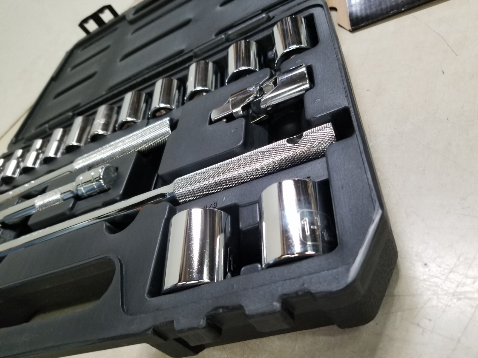 Klutch 41233 18 Piece 0. 50 inch – Drive SAE Socket Set