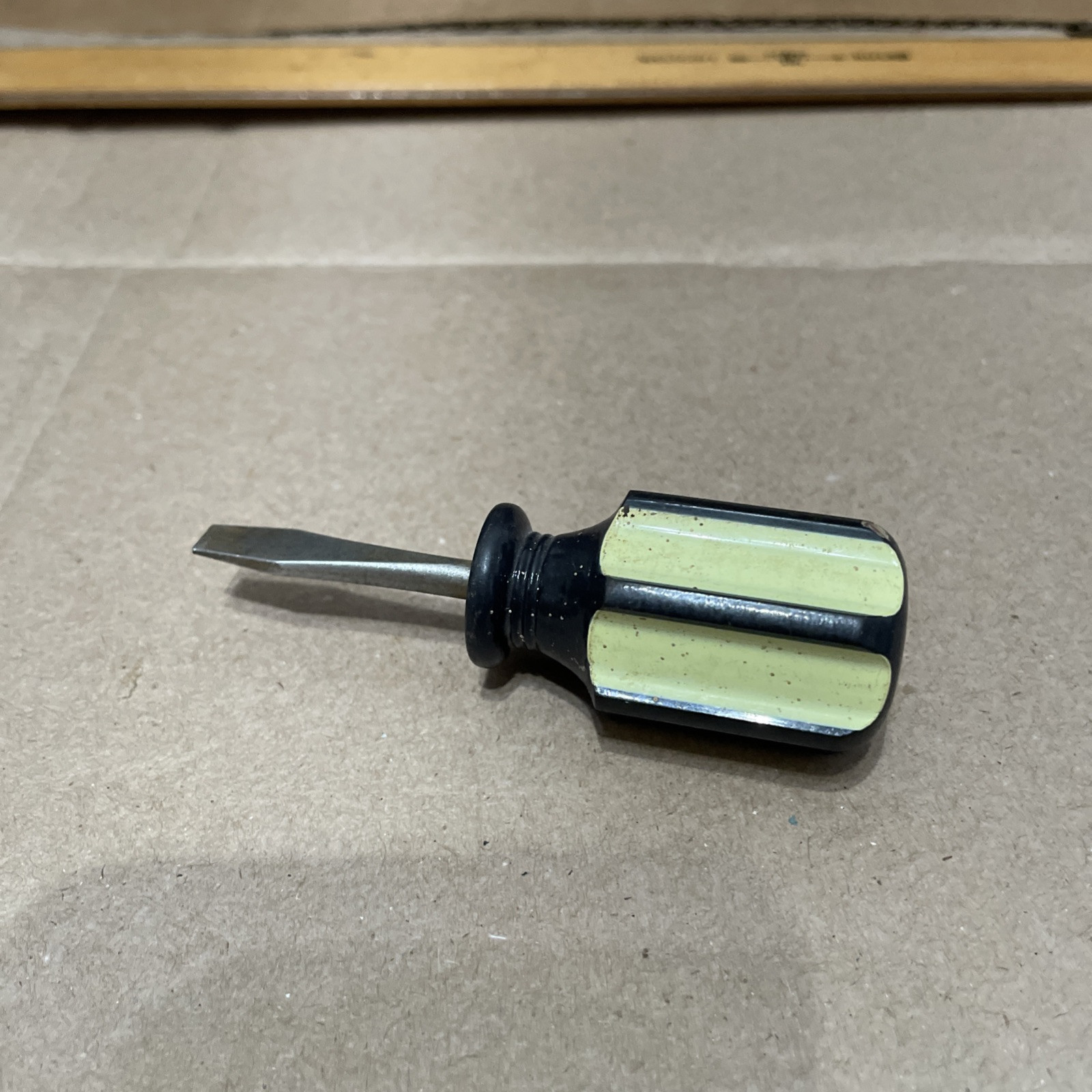 Unbranded 1/4” Flat/Slotted Tip Stubby Screwdriver 3-1/4” Long ! See Photos !