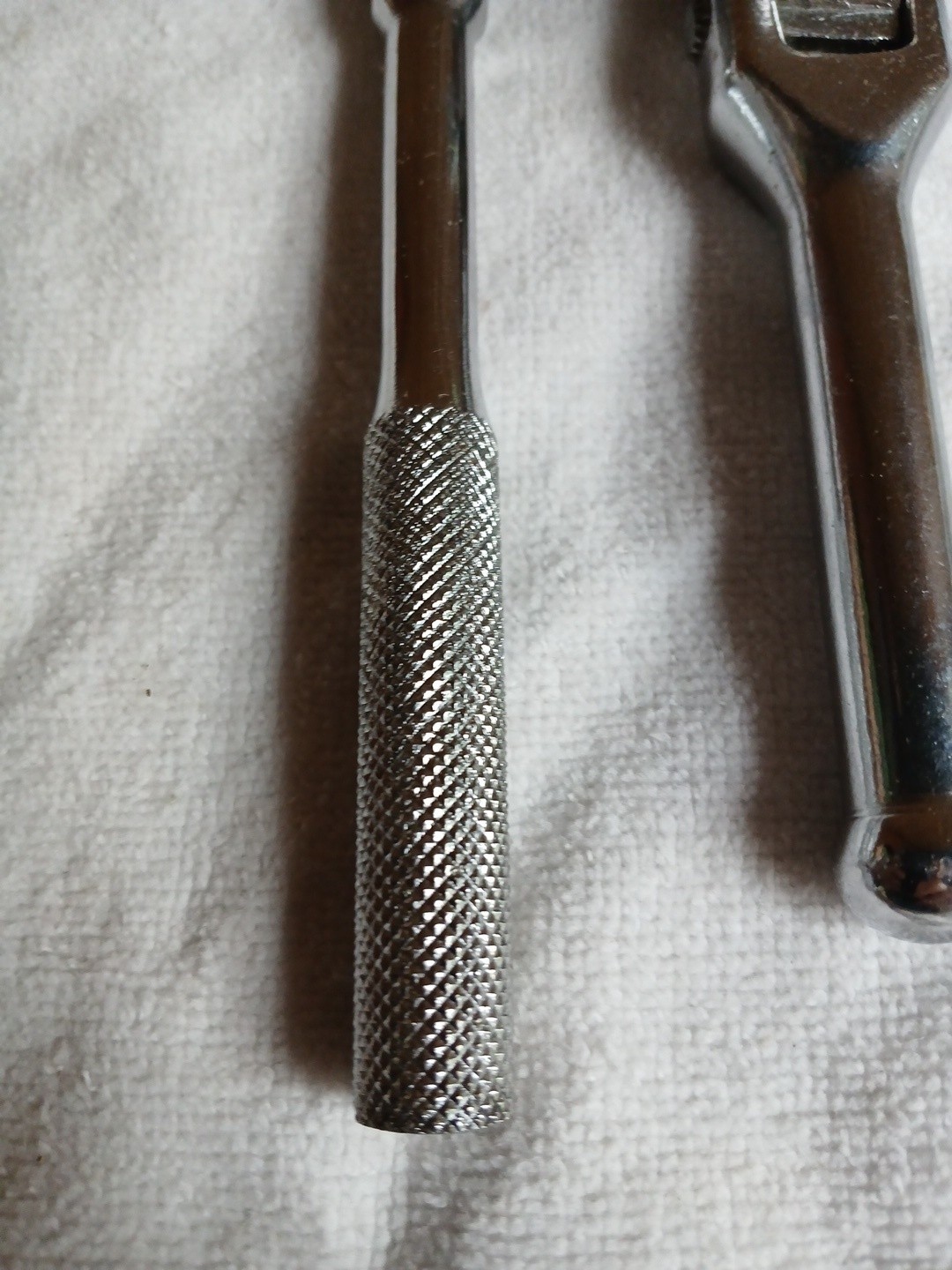 2 Stubby Flex Head Ratchets, 1 – 1/2″ And 1 – 1/4″ Unbranded