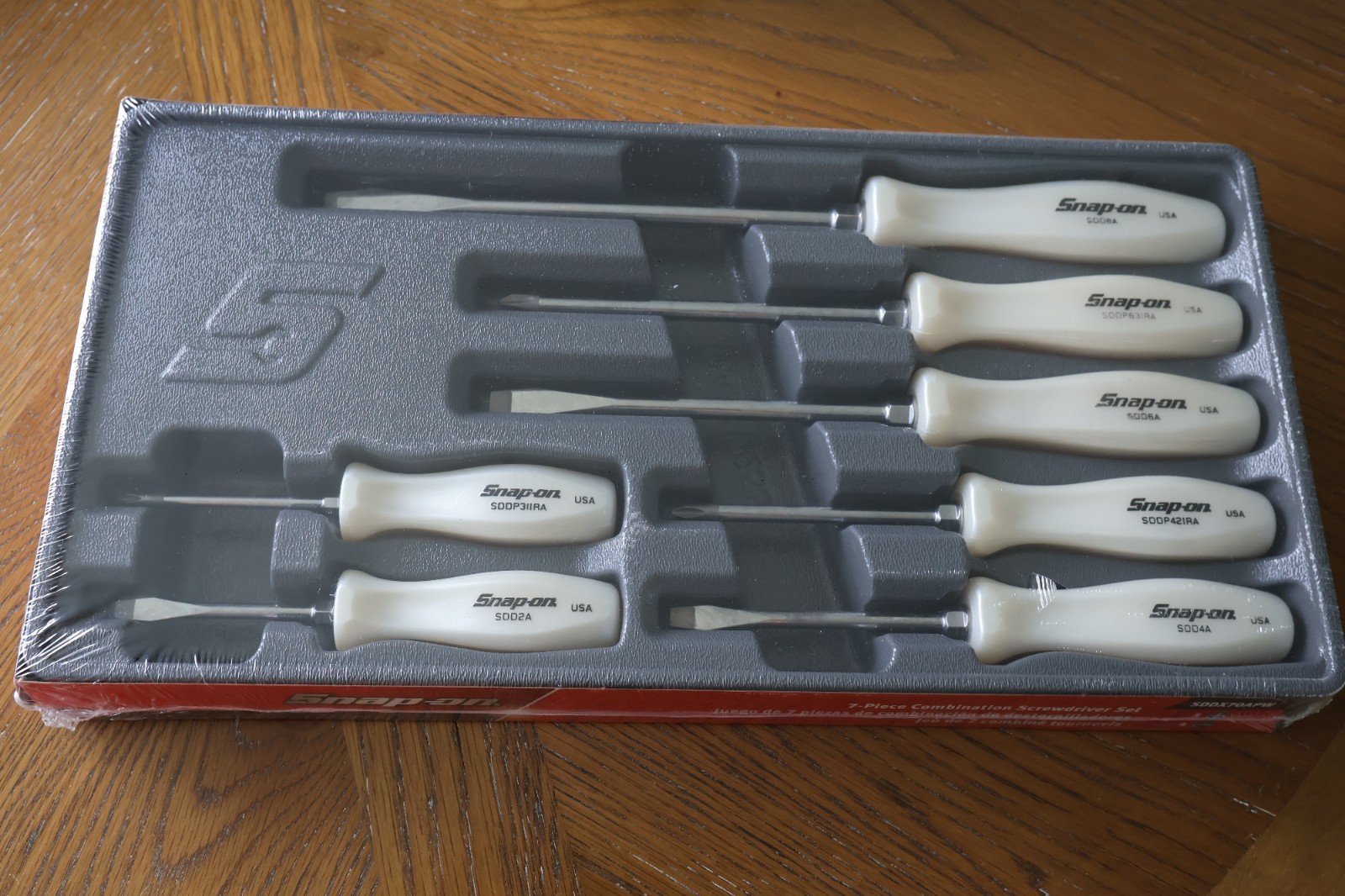 Snap On 7 piece combination screwdriver set SDDX70APW white pearl hard handle…