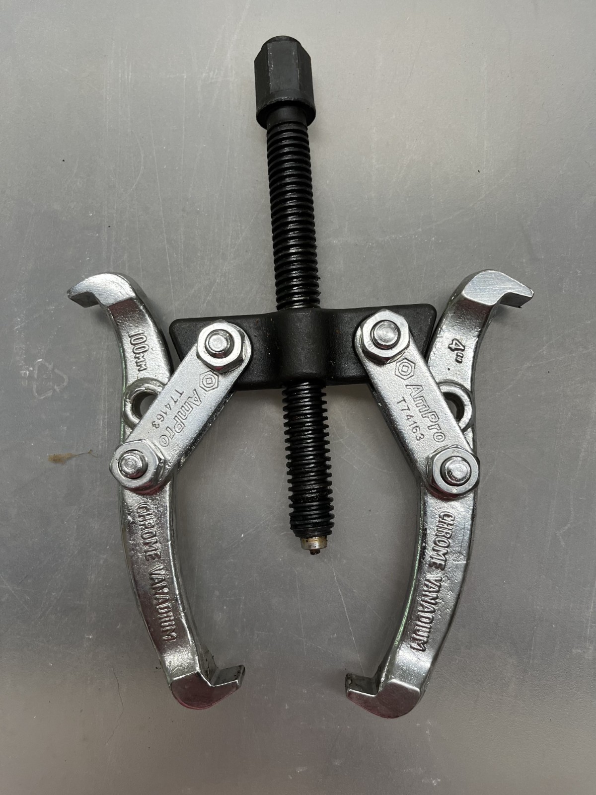 Gear Puller Tools Ajustable, Ampro T74163 100 mm plus a vintage tool