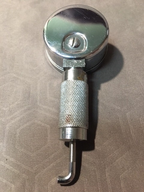 Kent-Moore #J-9661-1, 0-20 ounces 1 1/2″ pull gauge with red resettable marker