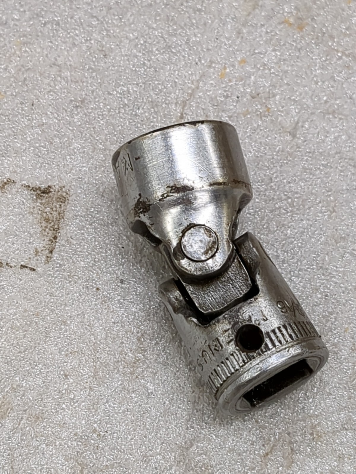 Snap-on F-18 9/16″12pt 3/8dr. Swivel Socket