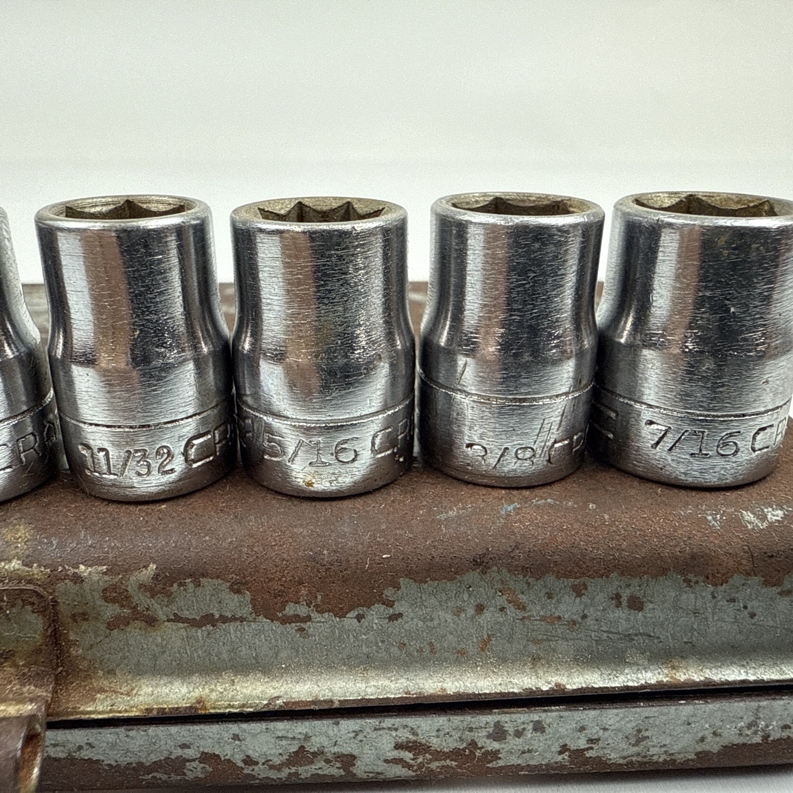 Vintage Craftsman 1/4″ Drive 16pc SAE Socket Set Metal Case =V= & VV Made in USA