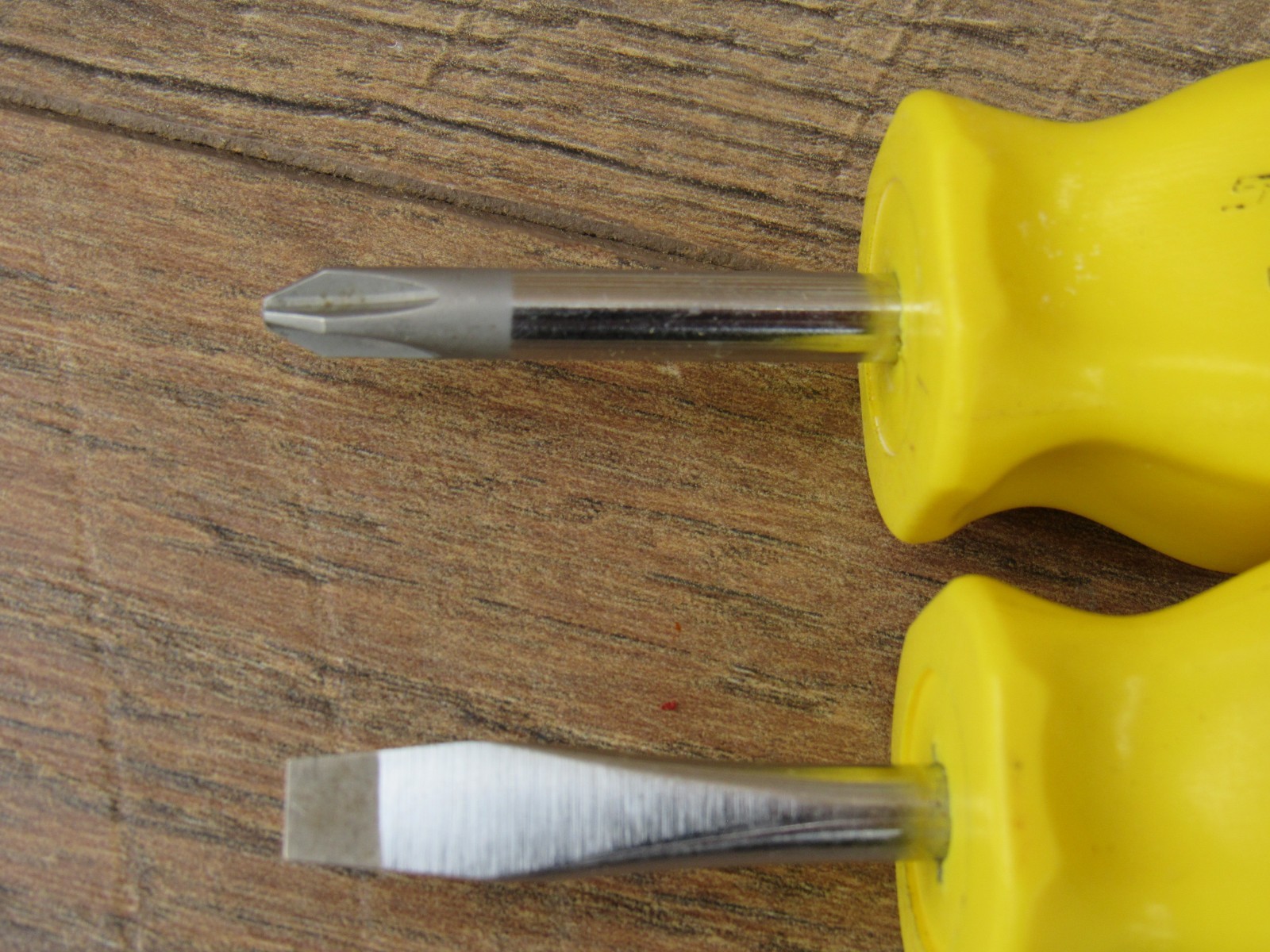 SNAP ON SDD1 FLAT TIP SDDP22 # 2 PHILLIPS STUBBY YELLOW HANDLE SCREWDRIVER SET 2