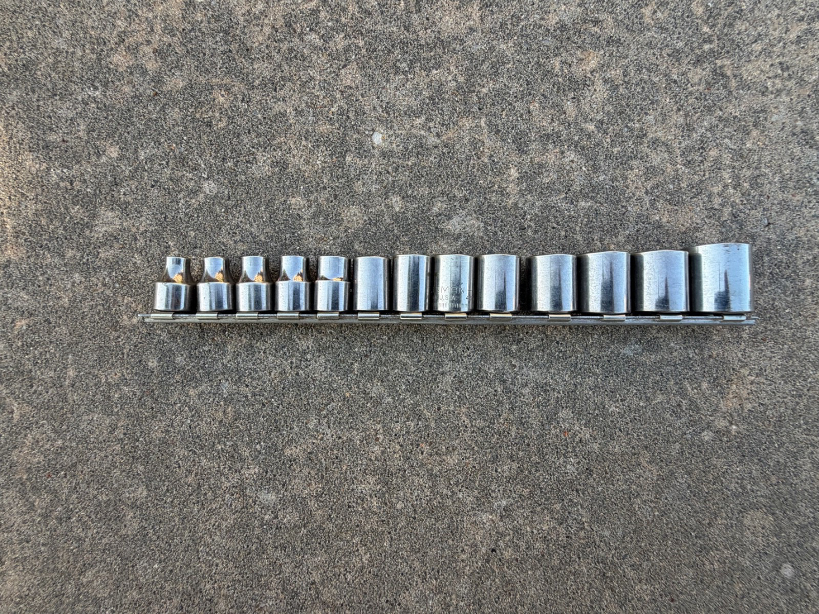 Craftsman 6-19mm 13pc 6pt 3/8” Dr Easy Read Socket Set w/rail USA (Read)