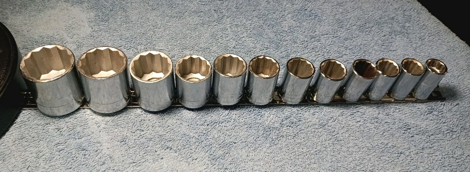 Craftsman 1/2″ Dr. Chrome 12pt Shallow Metric Socket Set, 14-32 MM., With Rail.