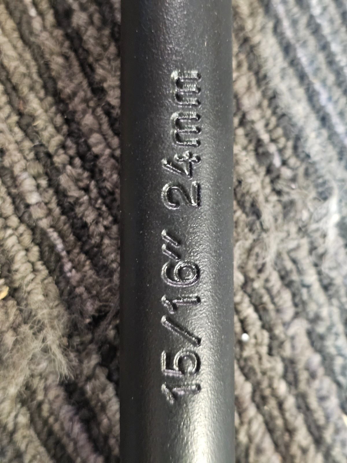 AutoCraft 22″ Lug Wrench for Trucks with Black Texture Coating, SAE and Metric