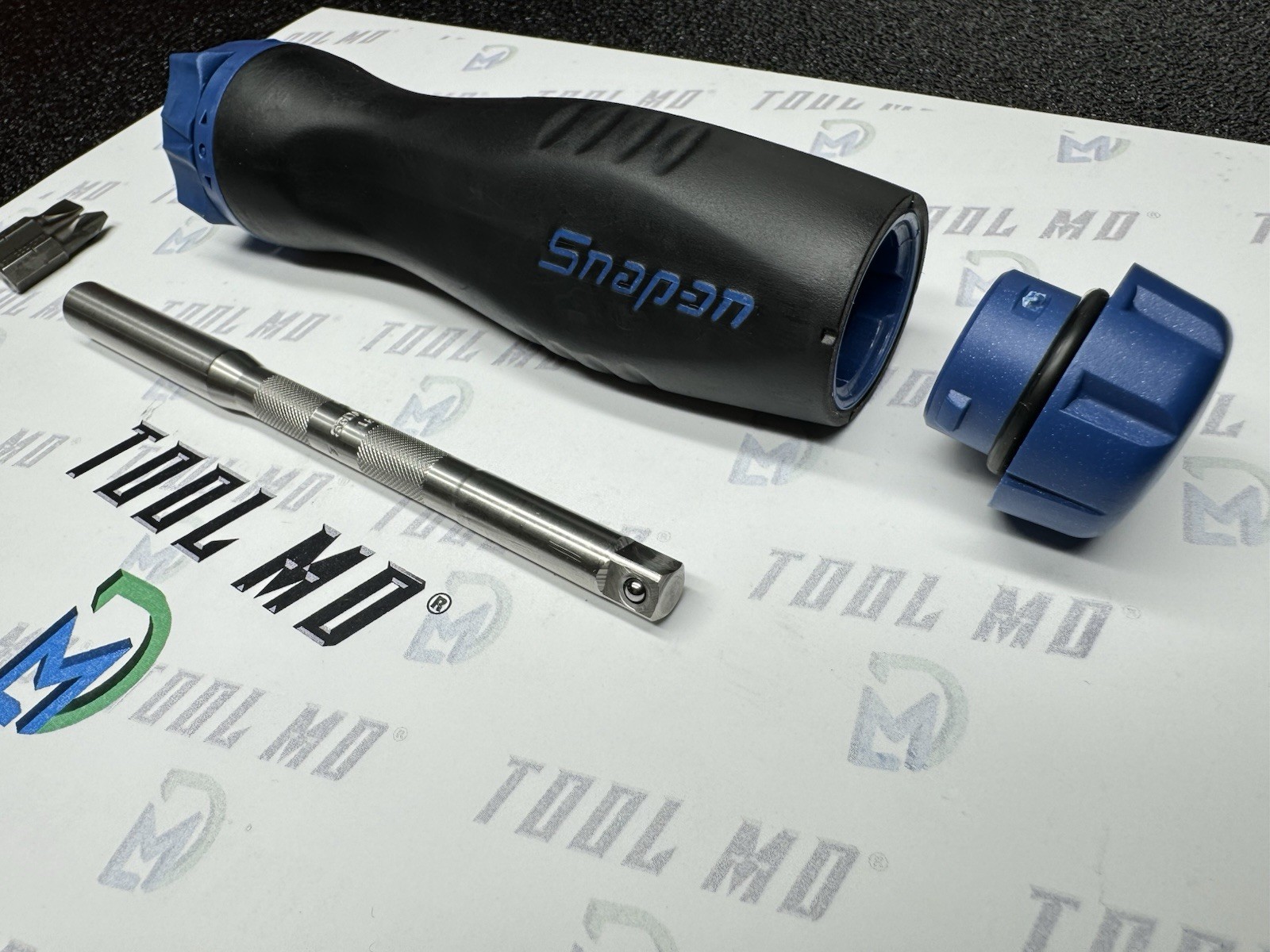 Snap-on Tools NEW POWER BLUE Soft Grip Ratcheting Screwdriver w Bits SGDMRC44BMB