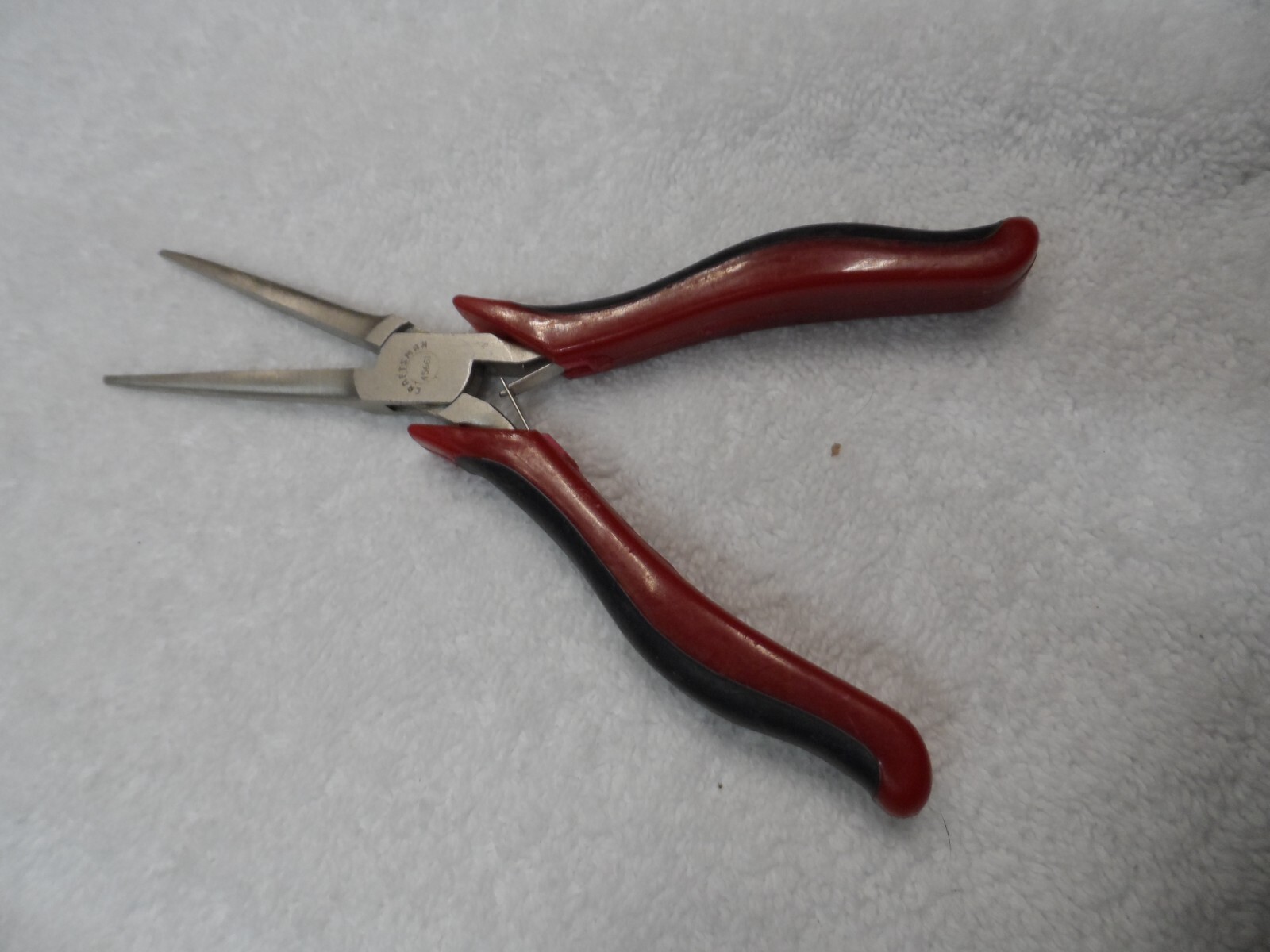 Craftsman Professional 5-1/2″ Needle Nose Precision Pliers PN 45661 (red/black)