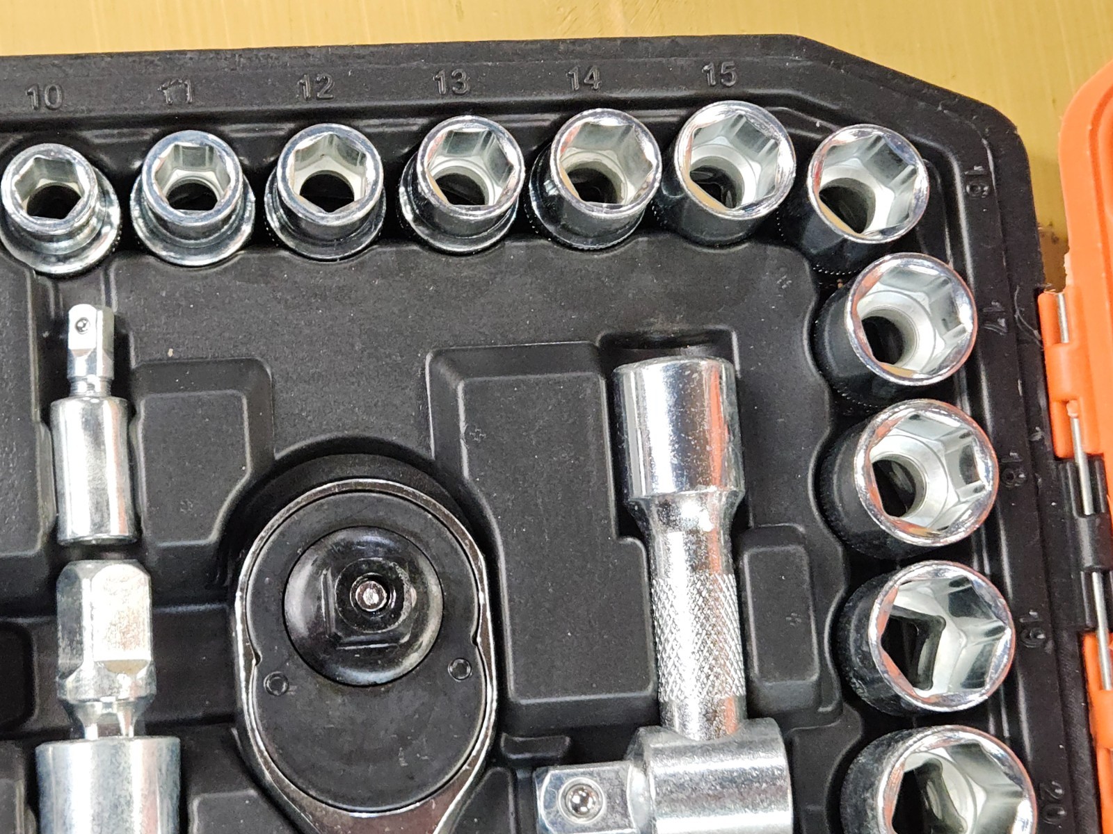 Mechanics tool kit. Socket Set, 1/2″ & 1/4″ Drive, Wrench Set Metric.