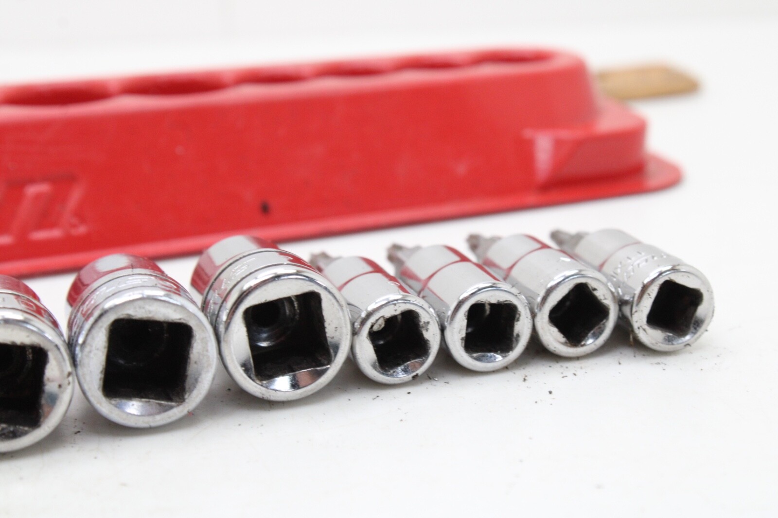 Snap On 212EFTXY T8-T55 12 Piece 1/4″/3/8″ Drive TORX Bit Standard Socket Set