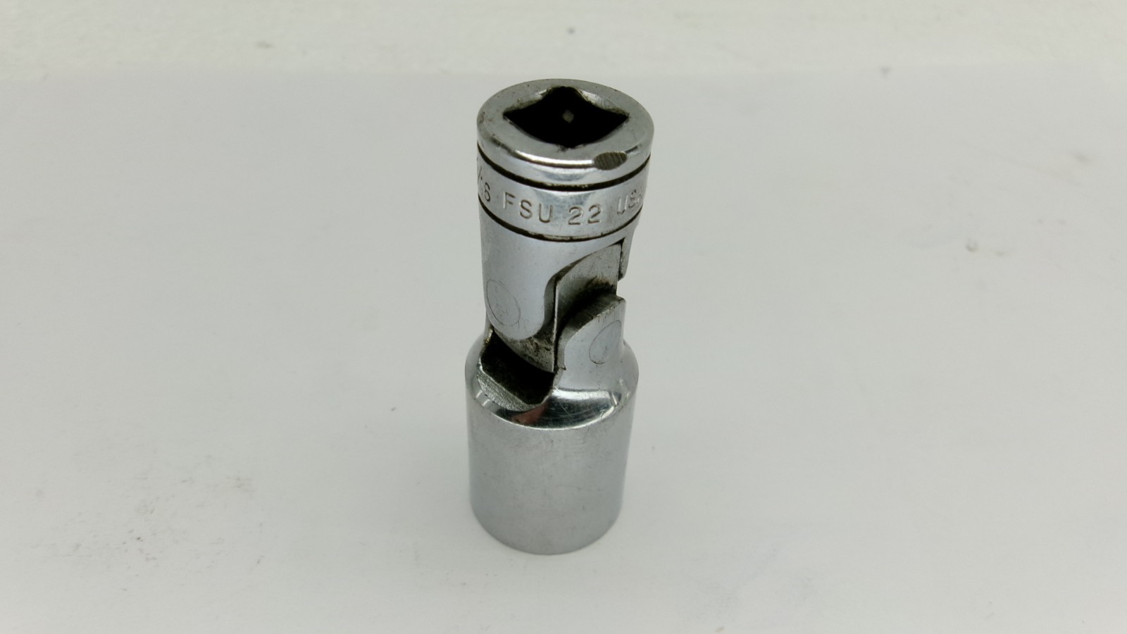 Snap-on tools USA 38 drive 11/16″ SAE Semi Deep Swivel Socket FSU22 Nice!