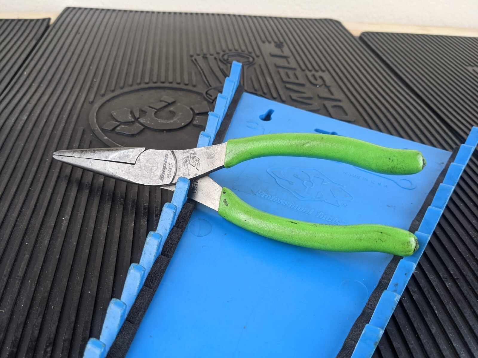 #at881 Snap On 96ACF – 8″ Talon Grip™ GREEN NEEDLE Nose Pliers