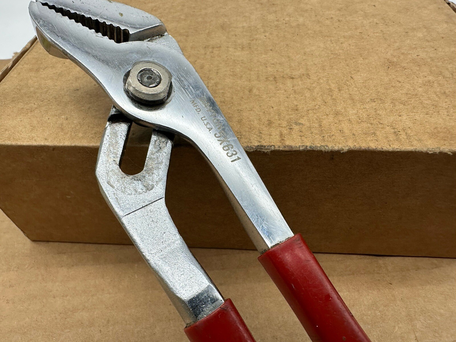 Dayton Tools 5X631 10″ Tongue and Groove Slip Joint Pliers Red Handle Made USA
