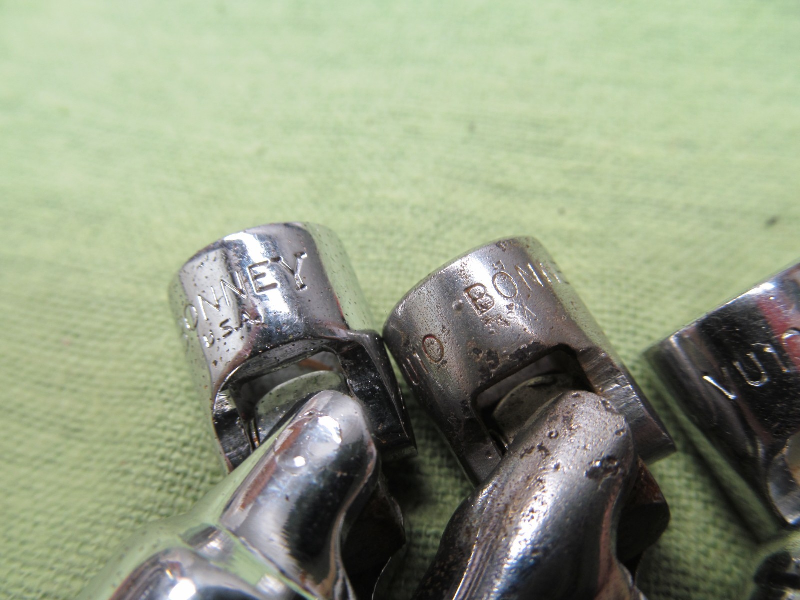 Four Vtg. Bonney 1/4″ Drive Flex Sockets SAE 12 points – See Pics & Description